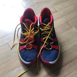 Men’s Nike basketball shoes - barely worn